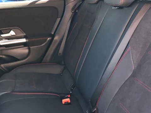 Mercedes-Benz GLA  200 d