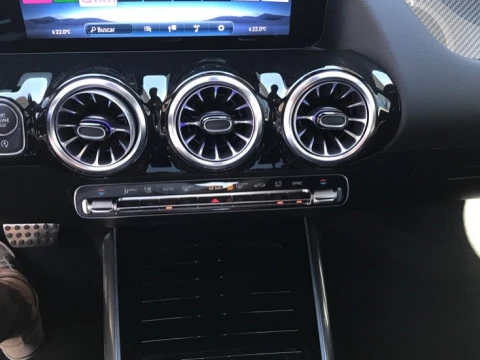 Mercedes-Benz GLA  200 d