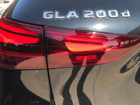 Mercedes-Benz GLA  200 d
