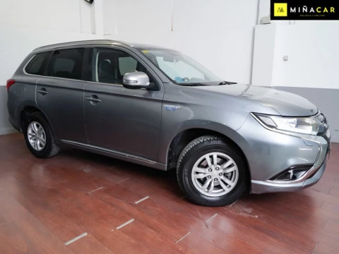 Mitsubishi Outlander 2.0 PHEV Kaiteki Auto 4WD