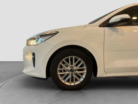 Kia Rio 1.2 CVVT 62kW (84CV) Concept