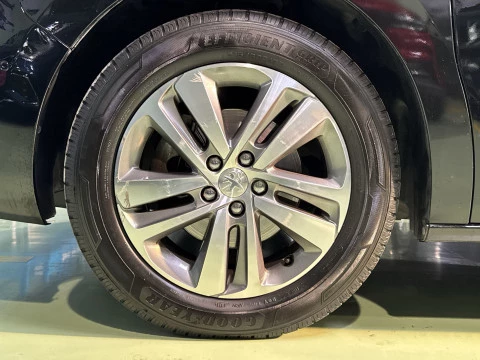 Peugeot Traveller BlueHDi 180 Business VIP Long EAT8 132 kW (180 CV)