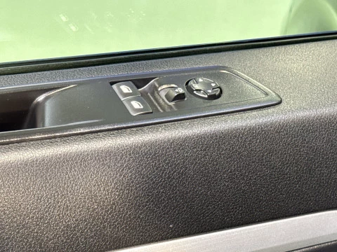 Peugeot Traveller BlueHDi 180 Business VIP Long EAT8 132 kW (180 CV)