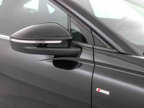 Audi Q4 e-tron AUDI Q4 SPORTBACK GENUINE EDITION 45 E-TRON 210,00 KW 77,0 KWH