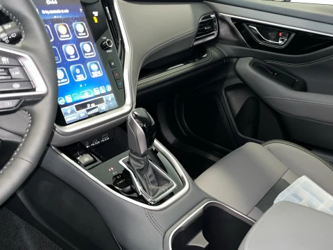 Subaru Outback 2.5i Field CVT Lineartronic AWD