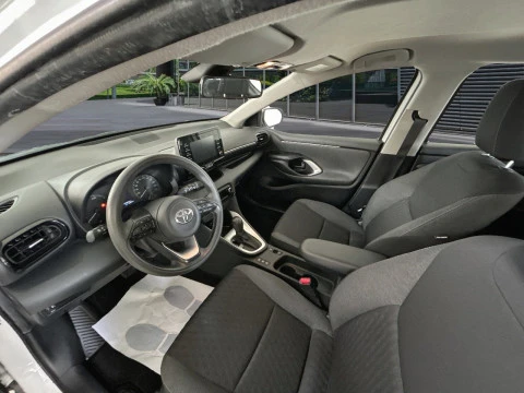 Toyota Yaris 1.5 120H Business Plus