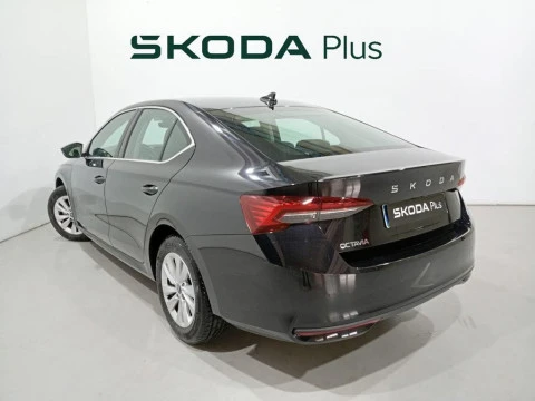 Skoda Octavia 1.5 TSI m-HEV Selection DSG 110 kW (150 CV)