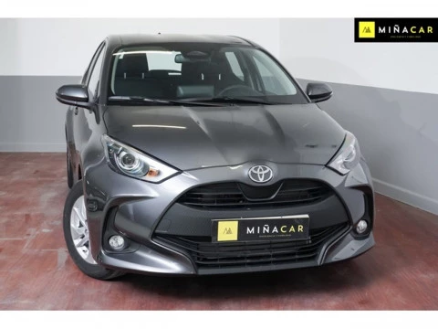 Toyota Yaris 1.5 120H Business Plus