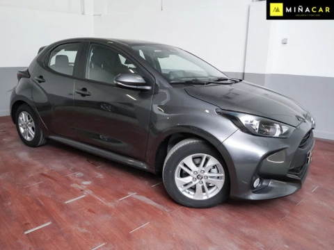 Toyota Yaris 1.5 120H Business Plus