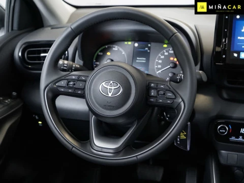 Toyota Yaris 1.5 120H Business Plus