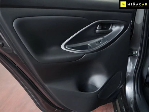 Toyota Yaris 1.5 120H Business Plus
