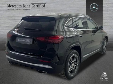 Mercedes-Benz GLA 250 e con tecnología híbrida EQ