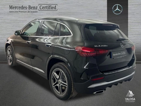 Mercedes-Benz GLA 250 e con tecnología híbrida EQ