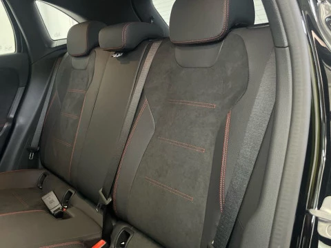 Mercedes-Benz GLA 250 e con tecnología híbrida EQ