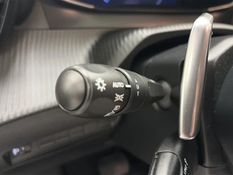 Peugeot 208 Allure Hybrid eDCS6 107 kW (145 CV)