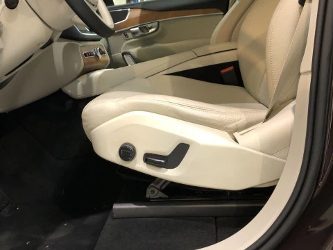 Volvo XC90 2.0 B5 D MOMENTUM 5 SEAT AWD AUTO 5P