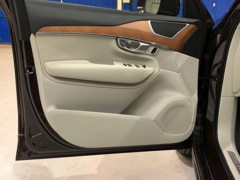 Volvo XC90 2.0 B5 D MOMENTUM 5 SEAT AWD AUTO 5P