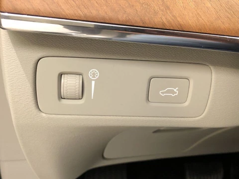 Volvo XC90 2.0 B5 D MOMENTUM 5 SEAT AWD AUTO 5P