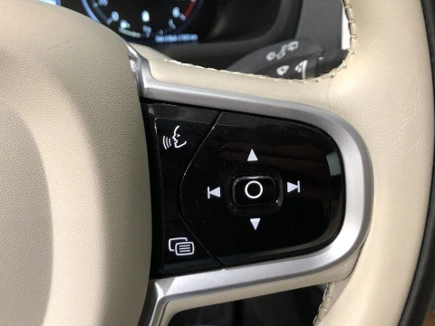 Volvo XC90 2.0 B5 D MOMENTUM 5 SEAT AWD AUTO 5P