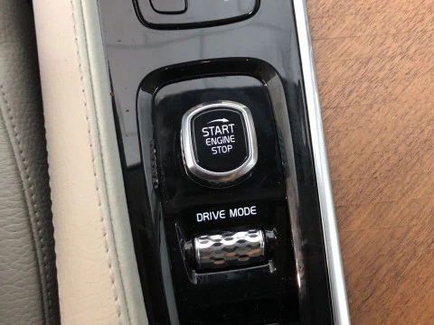 Volvo XC90 2.0 B5 D MOMENTUM 5 SEAT AWD AUTO 5P