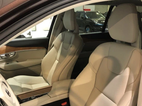 Volvo XC90 2.0 B5 D MOMENTUM 5 SEAT AWD AUTO 5P
