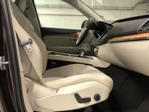 Volvo XC90 2.0 B5 D MOMENTUM 5 SEAT AWD AUTO 5P