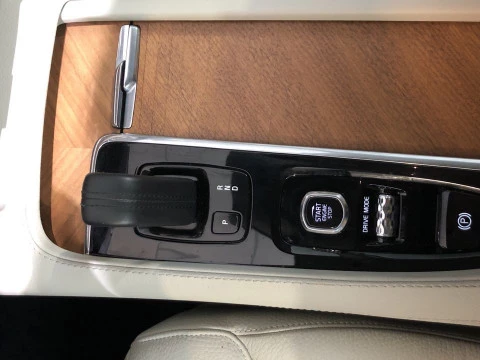 Volvo XC90 2.0 B5 D MOMENTUM 5 SEAT AWD AUTO 5P