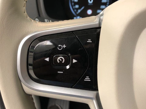 Volvo XC90 2.0 B5 D MOMENTUM 5 SEAT AWD AUTO 5P