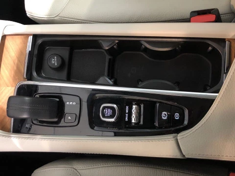 Volvo XC90 2.0 B5 D MOMENTUM 5 SEAT AWD AUTO 5P