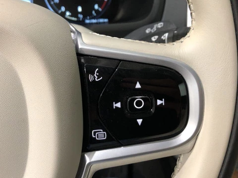 Volvo XC90 2.0 B5 D MOMENTUM 5 SEAT AWD AUTO 5P