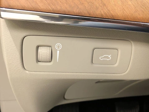 Volvo XC90 2.0 B5 D MOMENTUM 5 SEAT AWD AUTO 5P