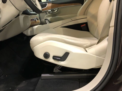 Volvo XC90 2.0 B5 D MOMENTUM 5 SEAT AWD AUTO 5P