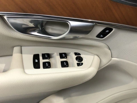 Volvo XC90 2.0 B5 D MOMENTUM 5 SEAT AWD AUTO 5P