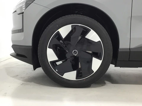 Volvo EX30 Single Motor Extended Range Plus Auto