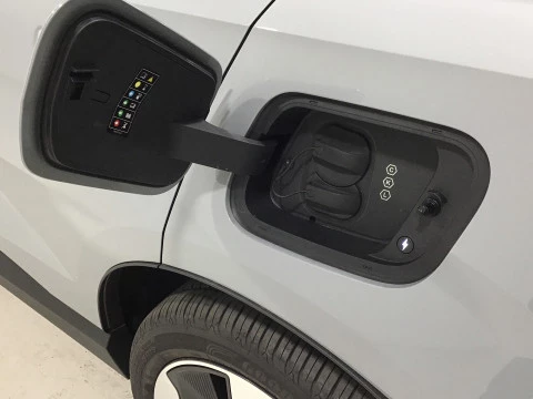 Volvo EX30 Single Motor Extended Range Plus Auto