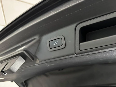 Land Rover Range Rover Velar 2.0 D180 132kW R-Dynamic S 4WD Auto