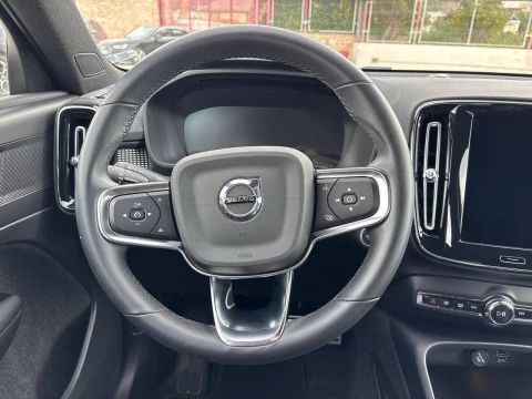 Volvo XC40 1.5 T2 R-Design Auto