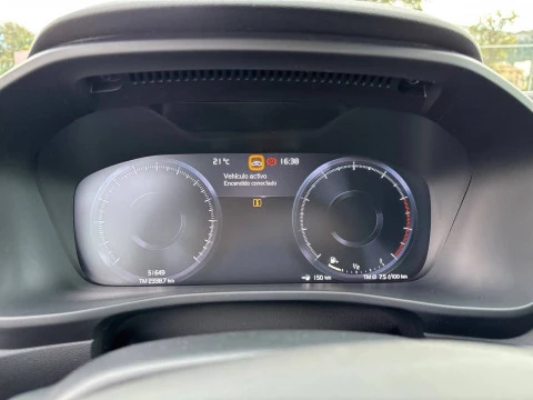 Volvo XC40 1.5 T2 R-Design Auto