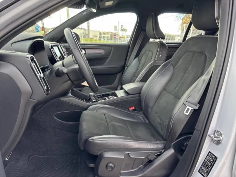 Volvo XC40 1.5 T2 R-Design Auto