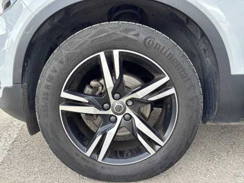 Volvo XC40 1.5 T2 R-Design Auto