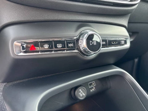 Volvo XC40 1.5 T2 R-Design Auto