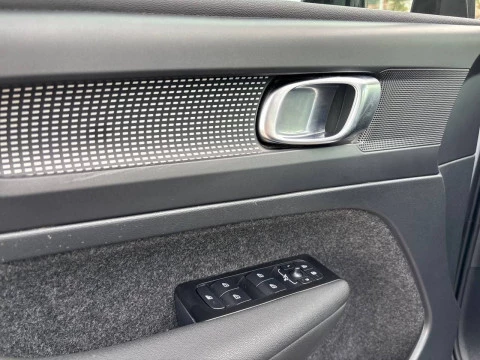 Volvo XC40 1.5 T2 R-Design Auto