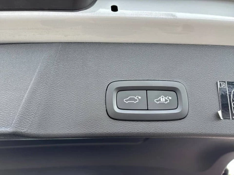 Volvo XC40 1.5 T2 R-Design Auto