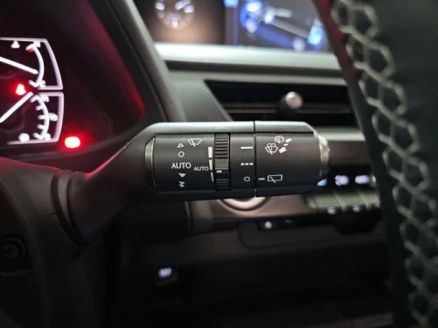 Lexus UX 2.0 250h Business