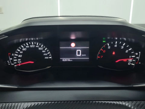 Peugeot 2008 Allure Puretech 100 S&S 6 Vel. MAN