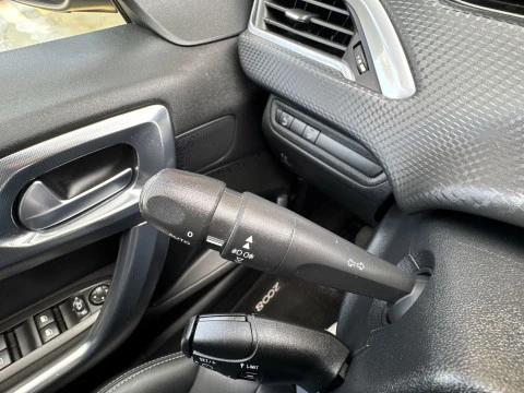 Peugeot 2008 BlueHDi 100 SANDS Allure 74 kW (100 CV)