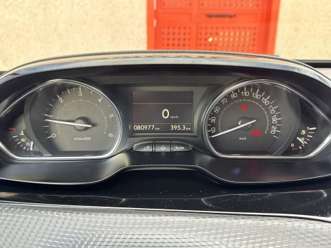 Peugeot 2008 BlueHDi 100 SANDS Allure 74 kW (100 CV)