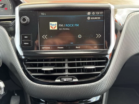 Peugeot 2008 BlueHDi 100 SANDS Allure 74 kW (100 CV)