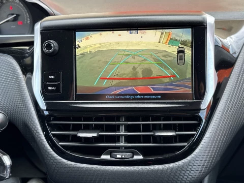 Peugeot 2008 BlueHDi 100 SANDS Allure 74 kW (100 CV)