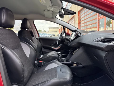 Peugeot 2008 BlueHDi 100 SANDS Allure 74 kW (100 CV)